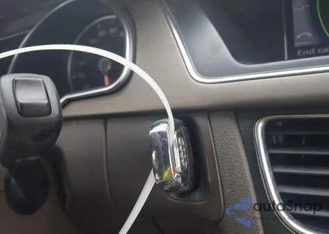 2013 Audi A5 2.0T Premium z USA, uszkodzony, nr VIN WAUAFAFH9DN000347